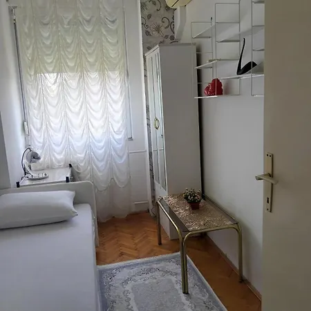 Cozy Near Center