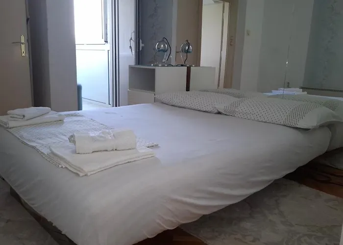 Апартаменти Cozy Near Center Скоп'є